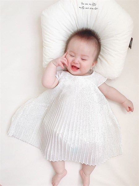 Váy trắng xếp li Obaibi