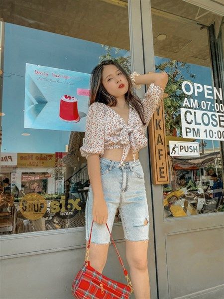Áo hoa cột nơ trắng