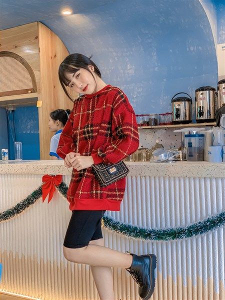 Túi đeo chéo viền chỉ nổi