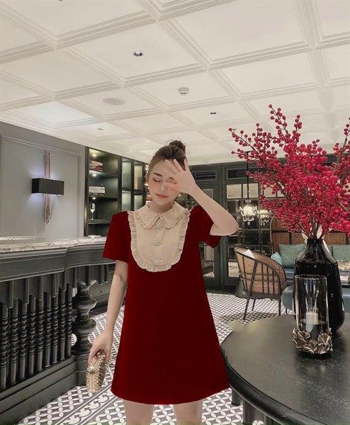 Đầm đỏ đính đá