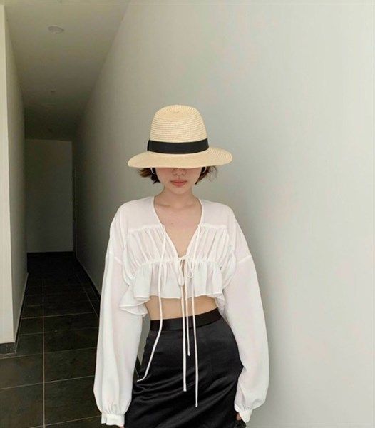 Áo croptop xếp ly cột dây