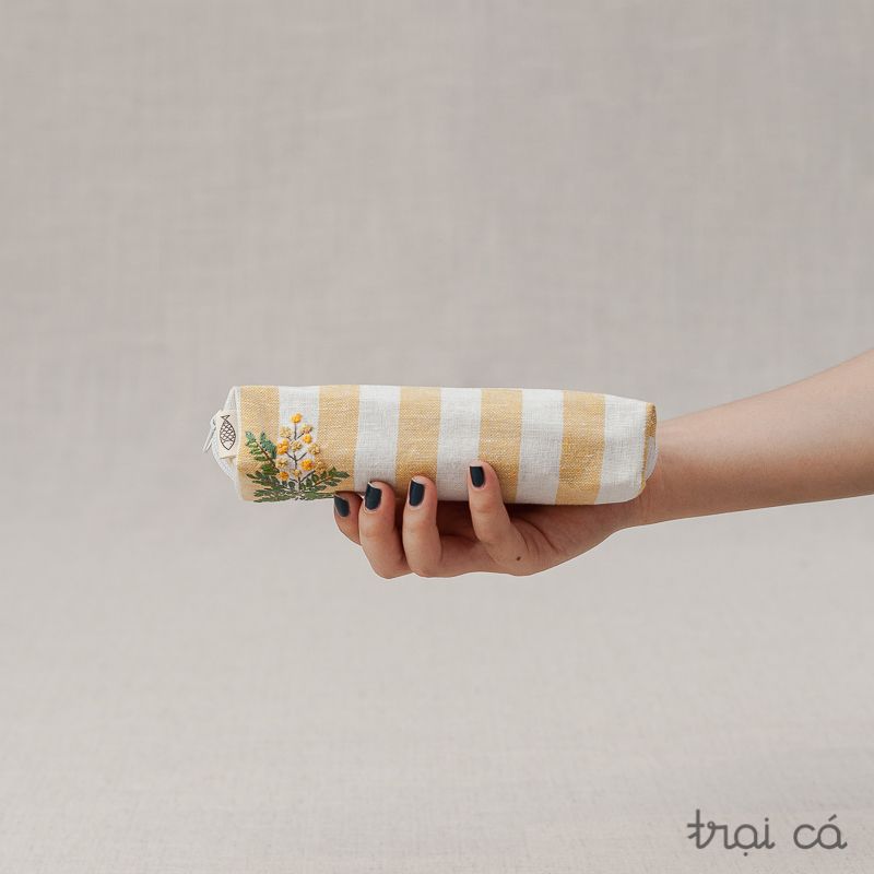 Hộp bút thêu tay (18cm)