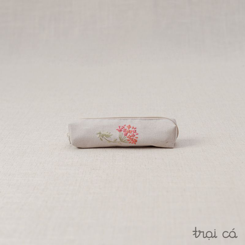 Hộp bút thêu tay (18cm)