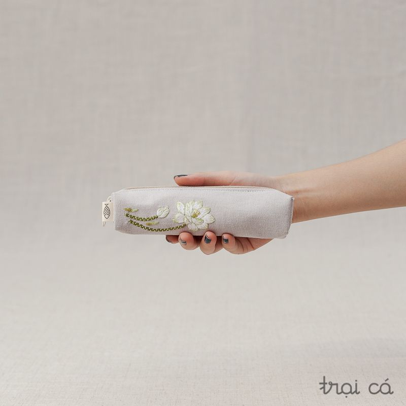 Hộp bút thêu tay (18cm)