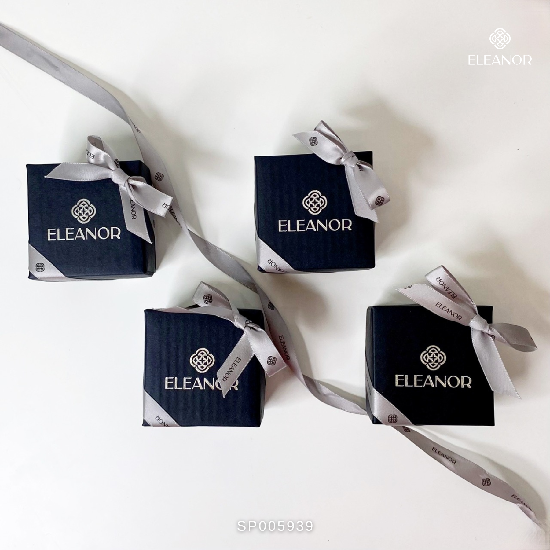Hộp nhẫn Eleanor dây nơ xám- SP005939