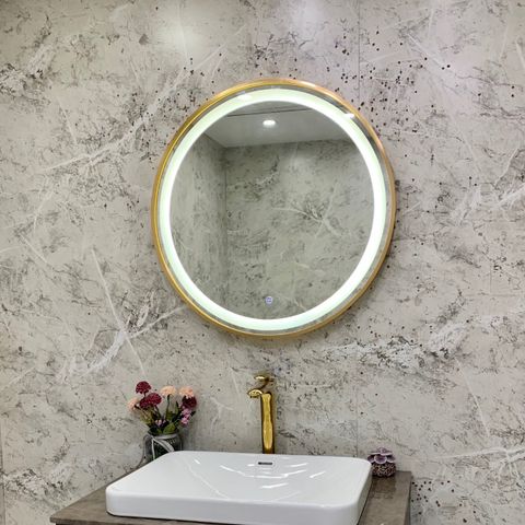 Gương treo tường phòng tắm viền vàng chữ nhật 70cm l01