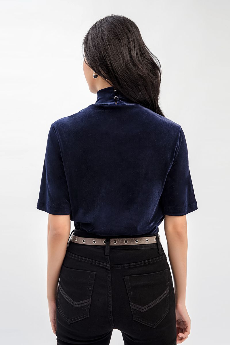 Áo kiểu nữ cổ lọ vải nhung thời thượng FWBL21SS38L
