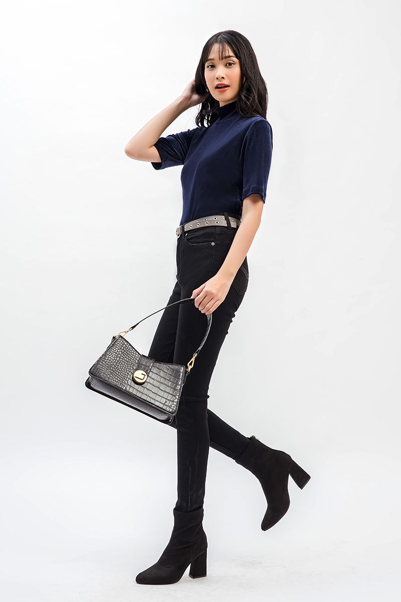 Áo kiểu nữ cổ lọ vải nhung thời thượng FWBL21SS38L
