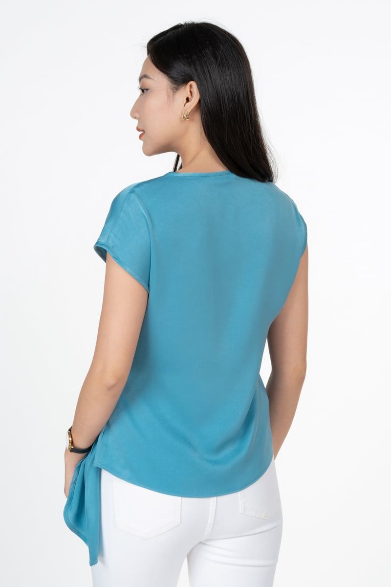 Áo kiểu nữ sát nách cổ tim FWBL23SS04C