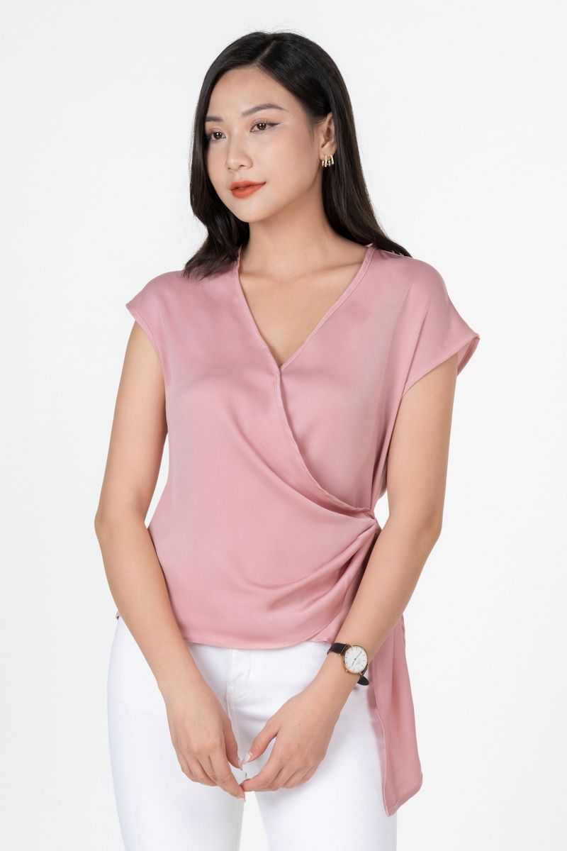 Áo kiểu nữ sát nách cổ tim FWBL23SS04C