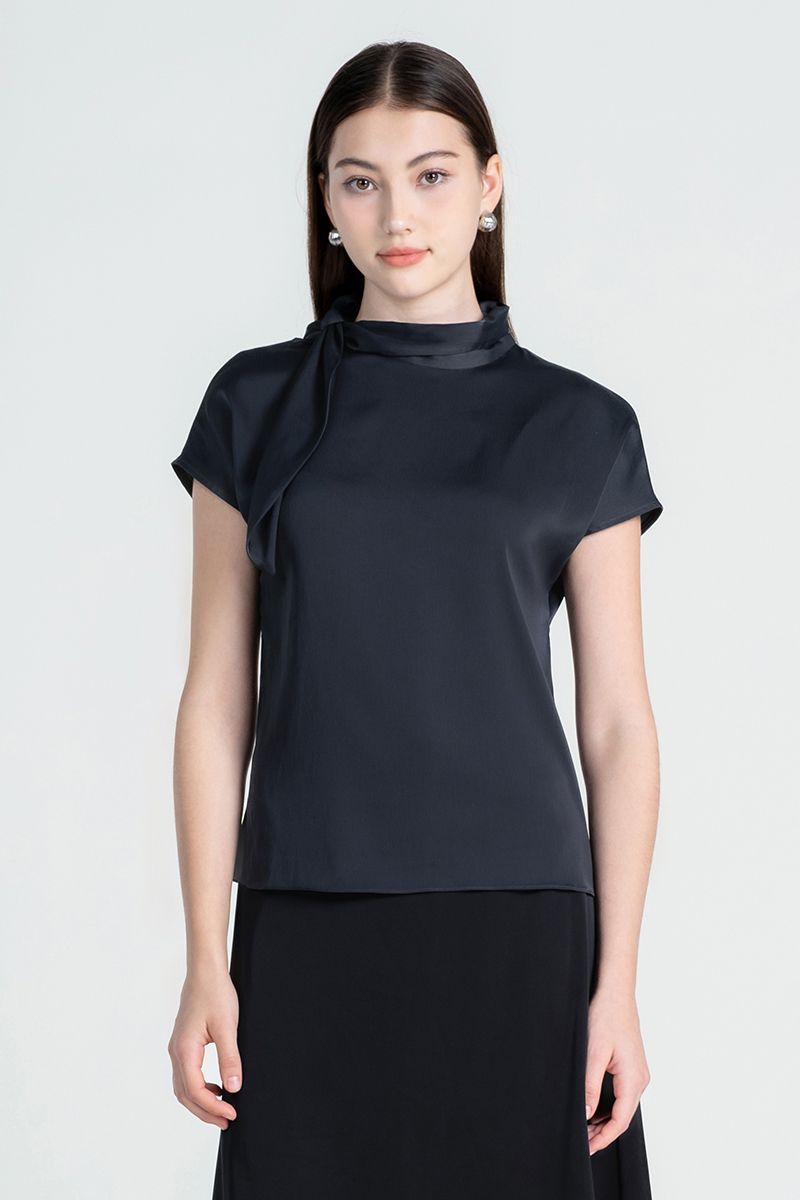 Áo Blouse Cổ Trụ Freelancer – FWBL25SS07C