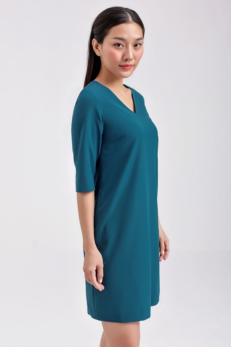 Đầm suông trơn cổ tim FWDR20FH18T