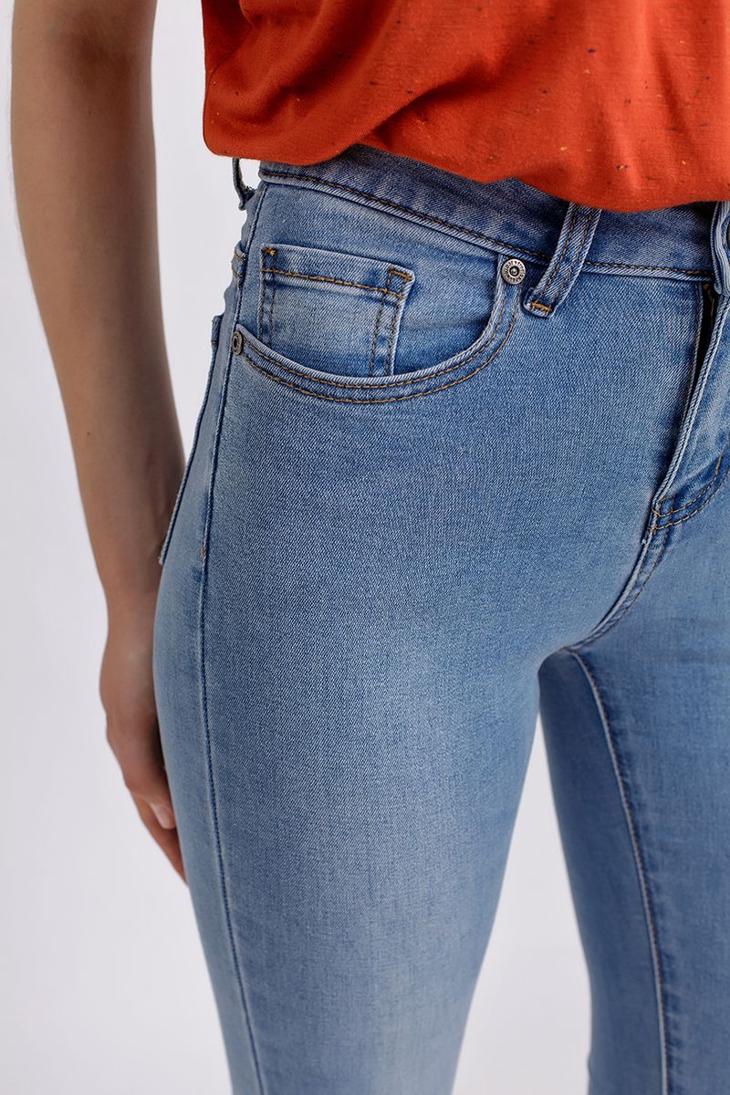 Quần jeans nữ dài ống ôm gấu tua rua FWJN20S010-C1-NEW