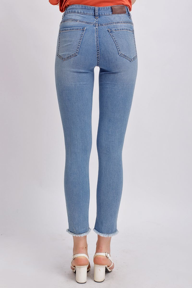 Quần jeans nữ dài ống ôm gấu tua rua FWJN20S010-C1-NEW