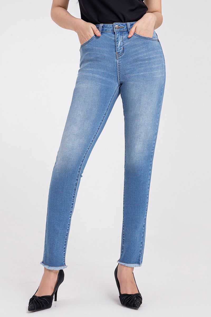 Quần jeans nữ form skinny ống tua rua FWJN21SS12C