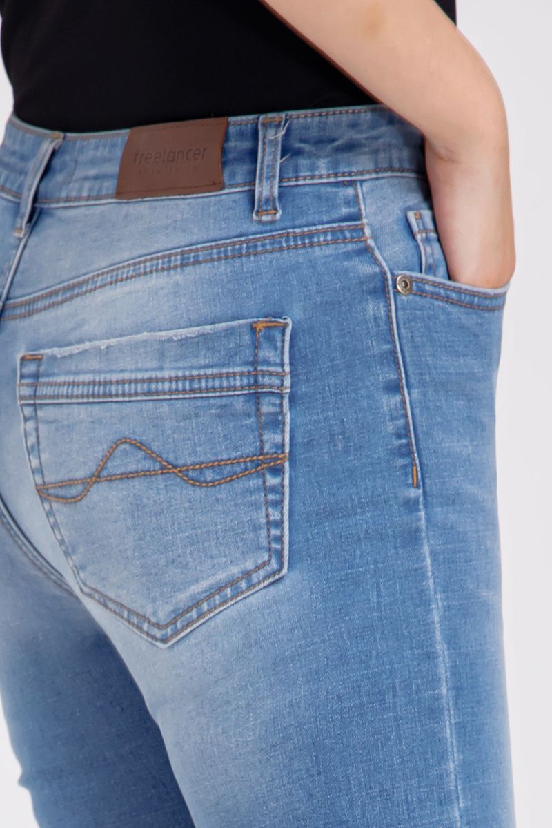 Quần jeans nữ form skinny ống tua rua FWJN21SS12C