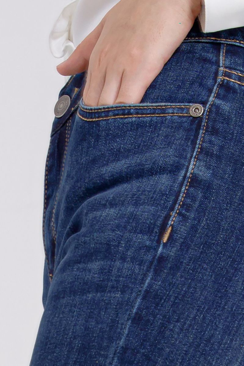 Quần jeans nữ cào xước ống loe FWJN21SS16C