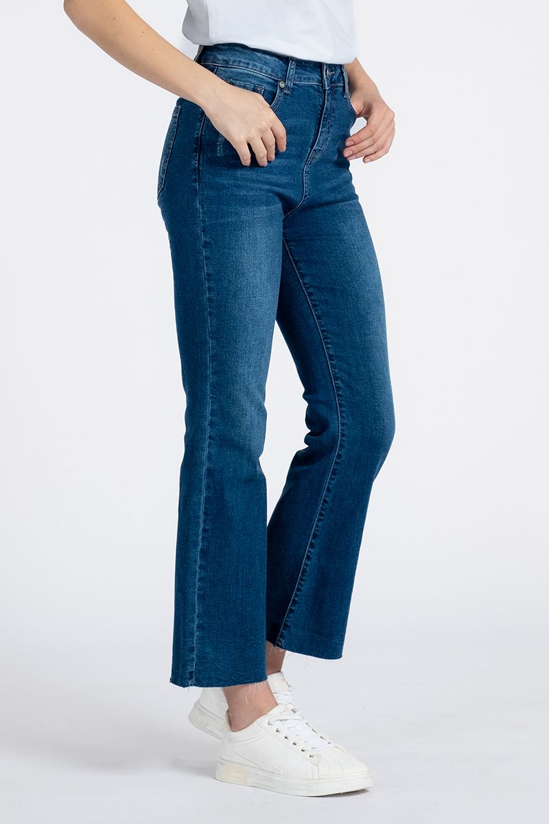 Quần Jean nữ basic ông loe nhẹ FWJN22FH18C