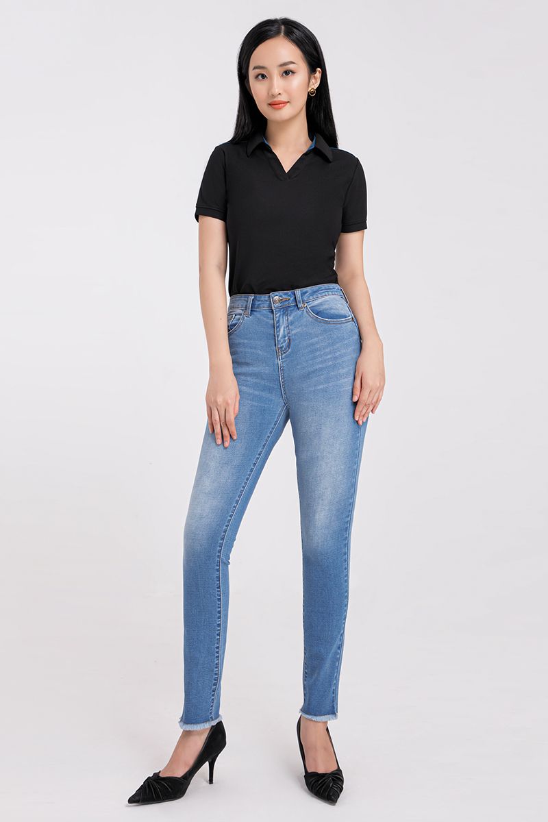 Quần jeans nữ form skinny ống tua rua FWJN21SS12C