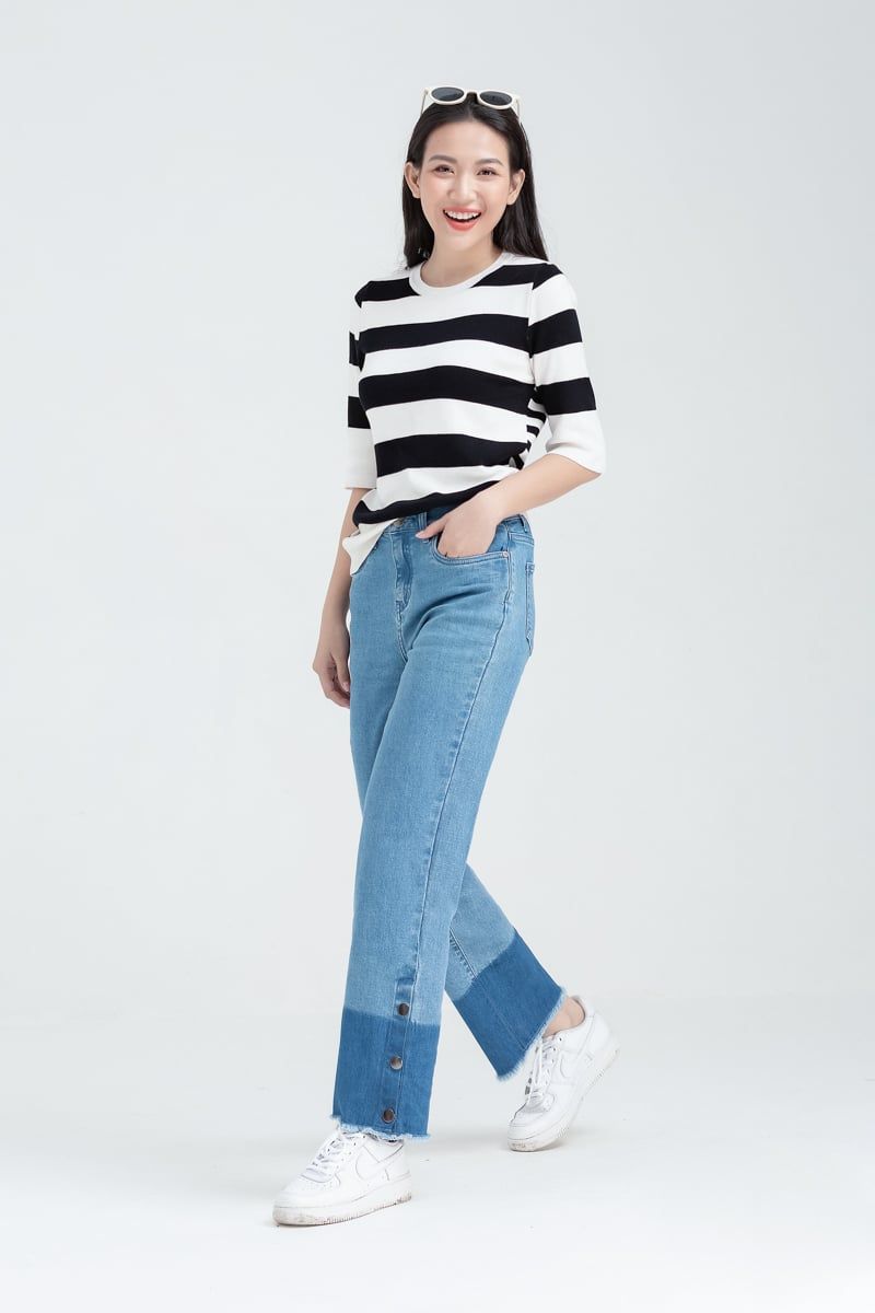 Áo len nữ cổ tròn họa tiết kẻ ngang FWSW22FH06G