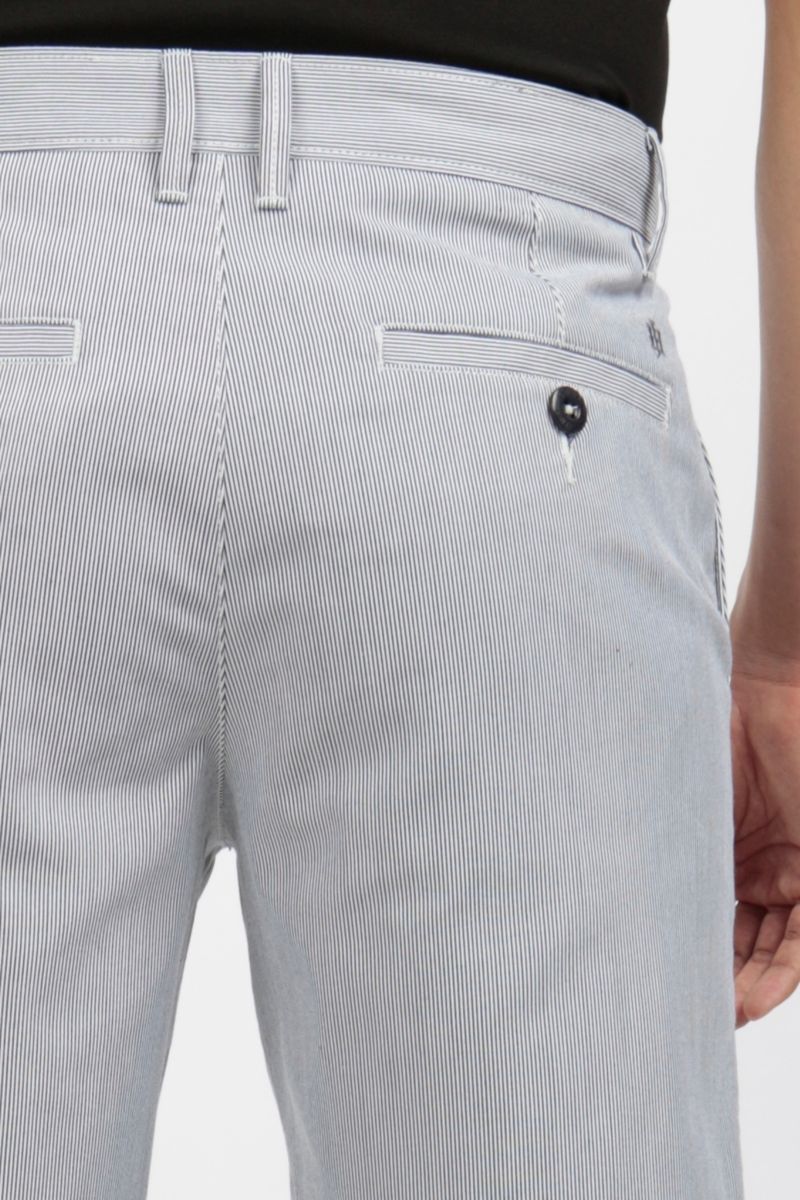 Quần shorts above knee có sọc SP21SS06P-AK