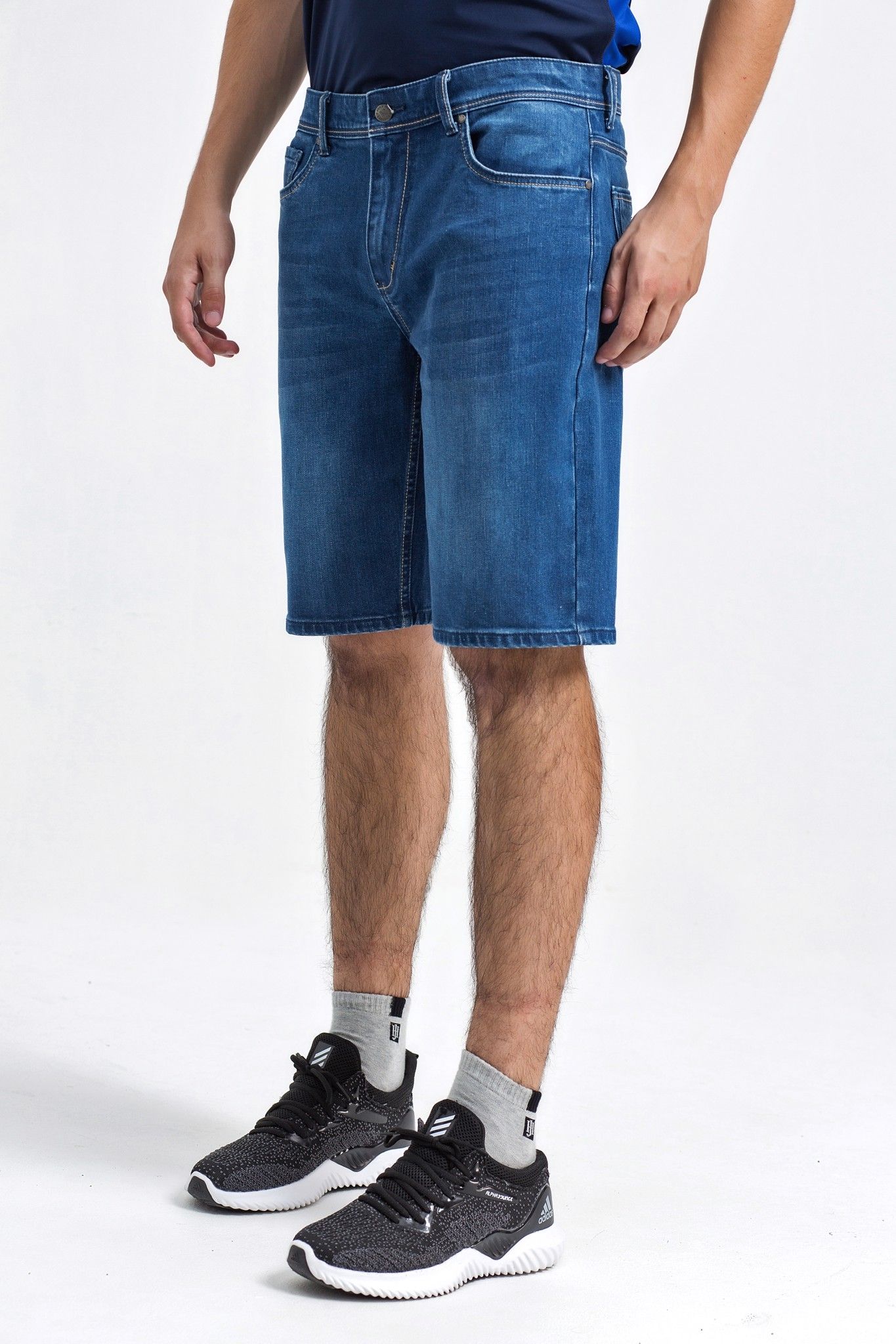 Quần shorts jean form vừa SP21SS23-JN