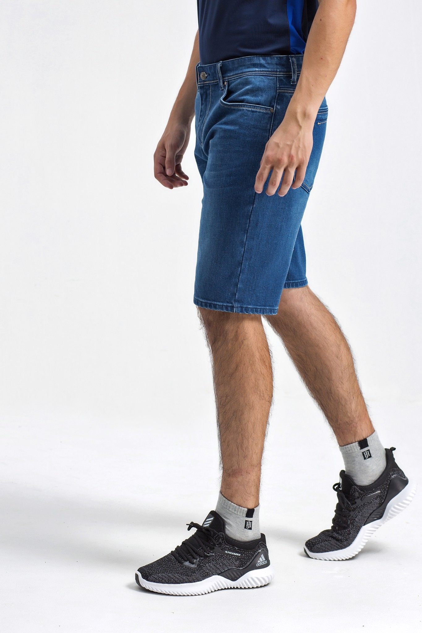 Quần shorts jean form vừa SP21SS23-JN