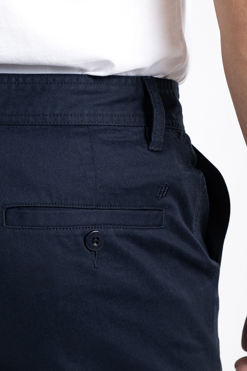 Quần Short Form Vừa Trên Gối SP23SS14P-AK