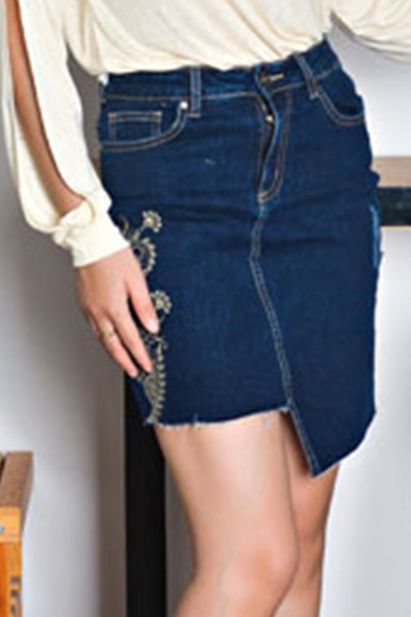 Váy jean ôm thêu họa tiết bên hông WSK18SS015-JG7