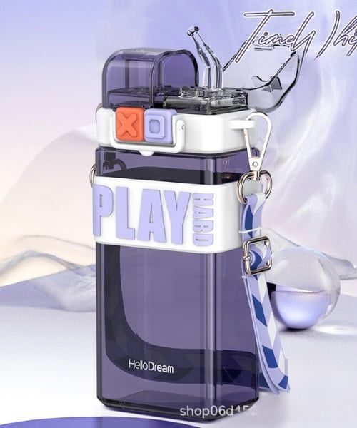 Bình đựng nước kèm ống hút Play hard thiết kế cách điệu BGN30