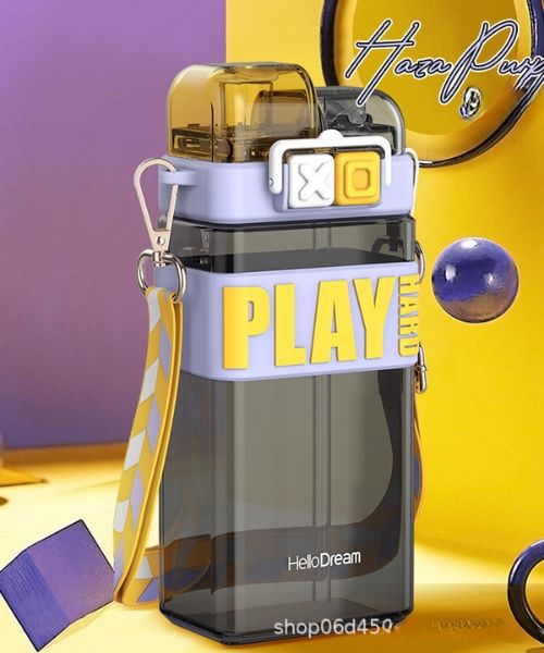 Bình đựng nước kèm ống hút Play hard thiết kế cách điệu BGN30