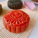  Bánh trung thu handmade - bánh gạo đỏ sầu riêng trứng muối 