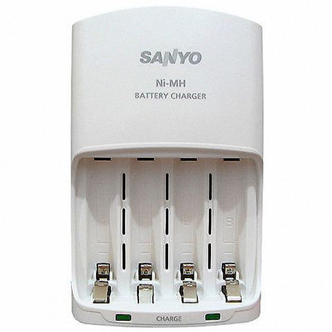  Sạc pin AA/AAA Eneloop Sanyo MQN06 