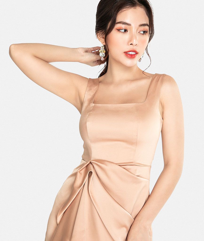 Đầm mini cổ vuông vạt đắp