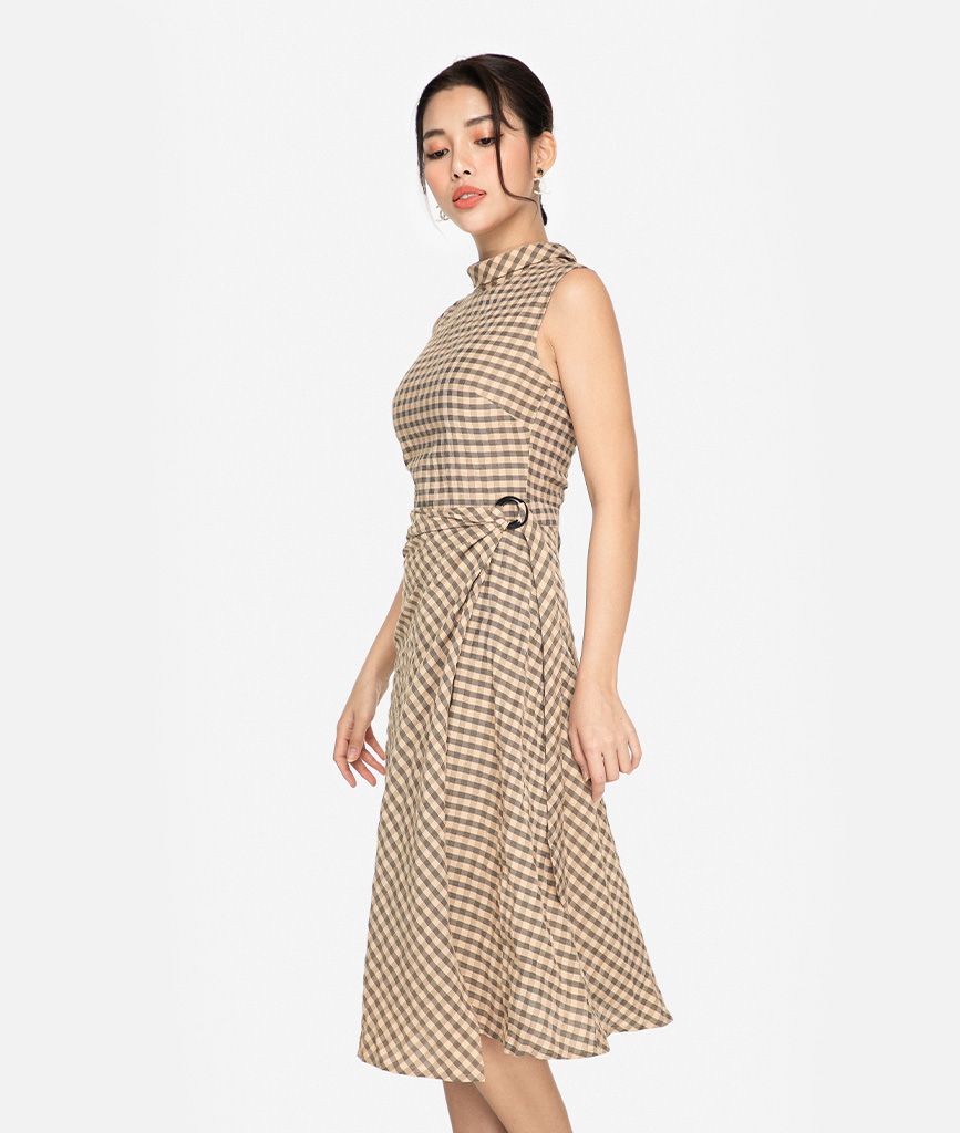 Đầm sát nách cổ lọ vạt đắp