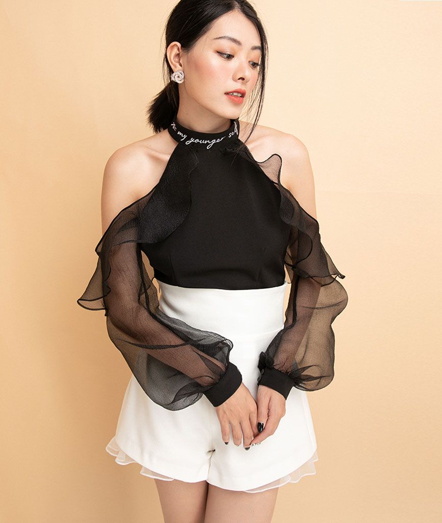 Áo cổ yếm tay bèo