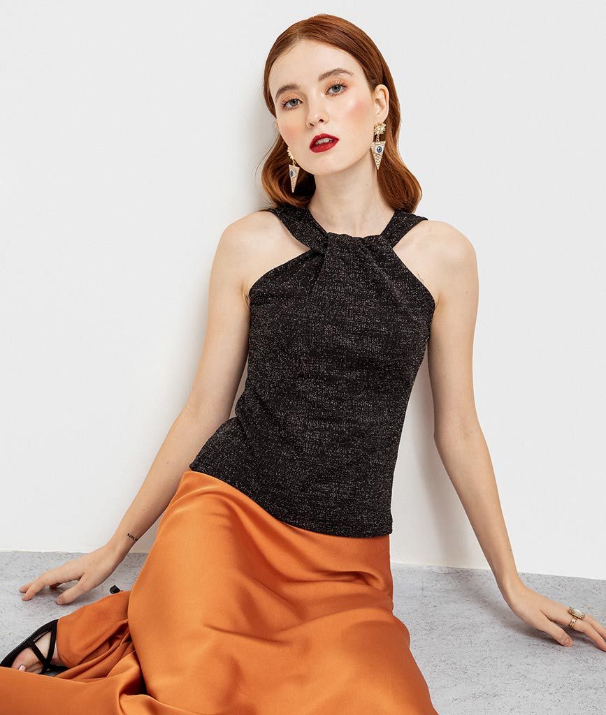 Áo kiểu cổ yếm