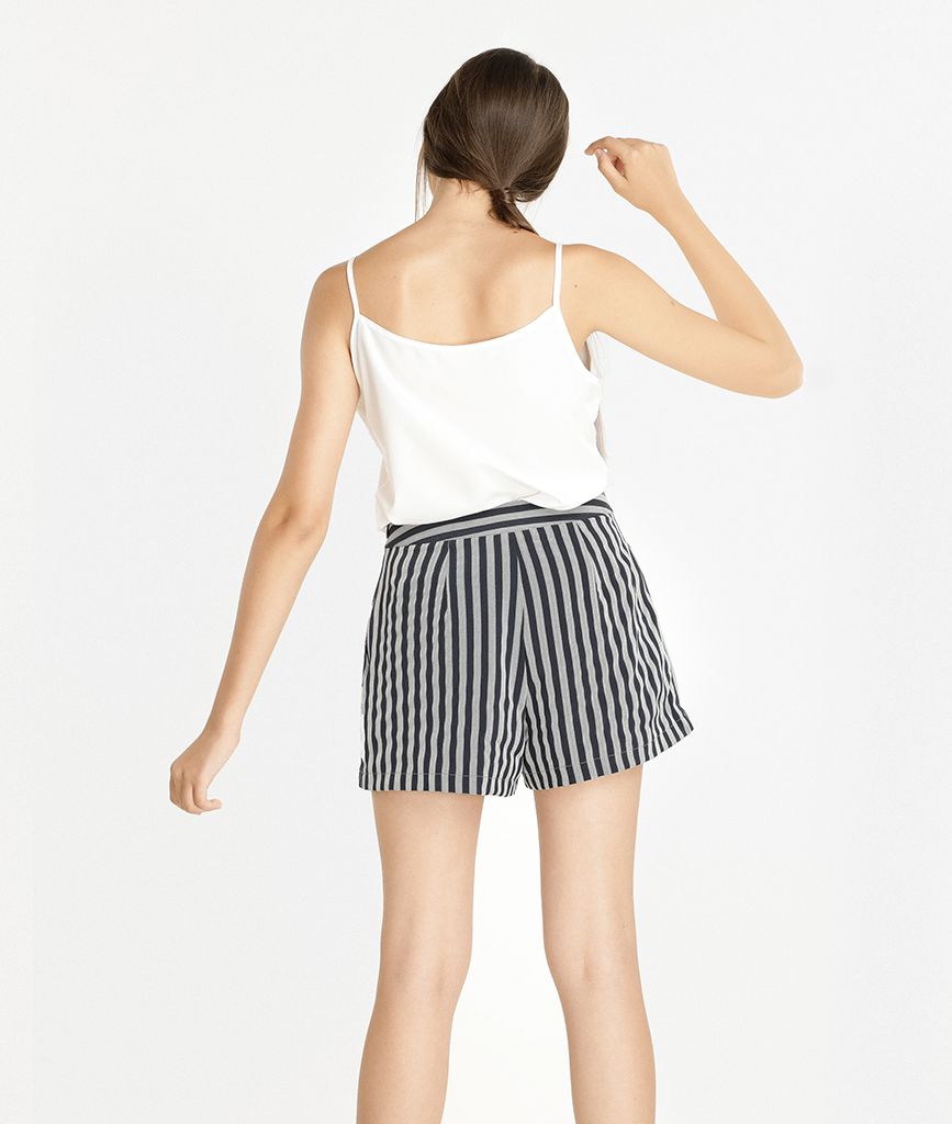 Shorts thô  lazer sọc