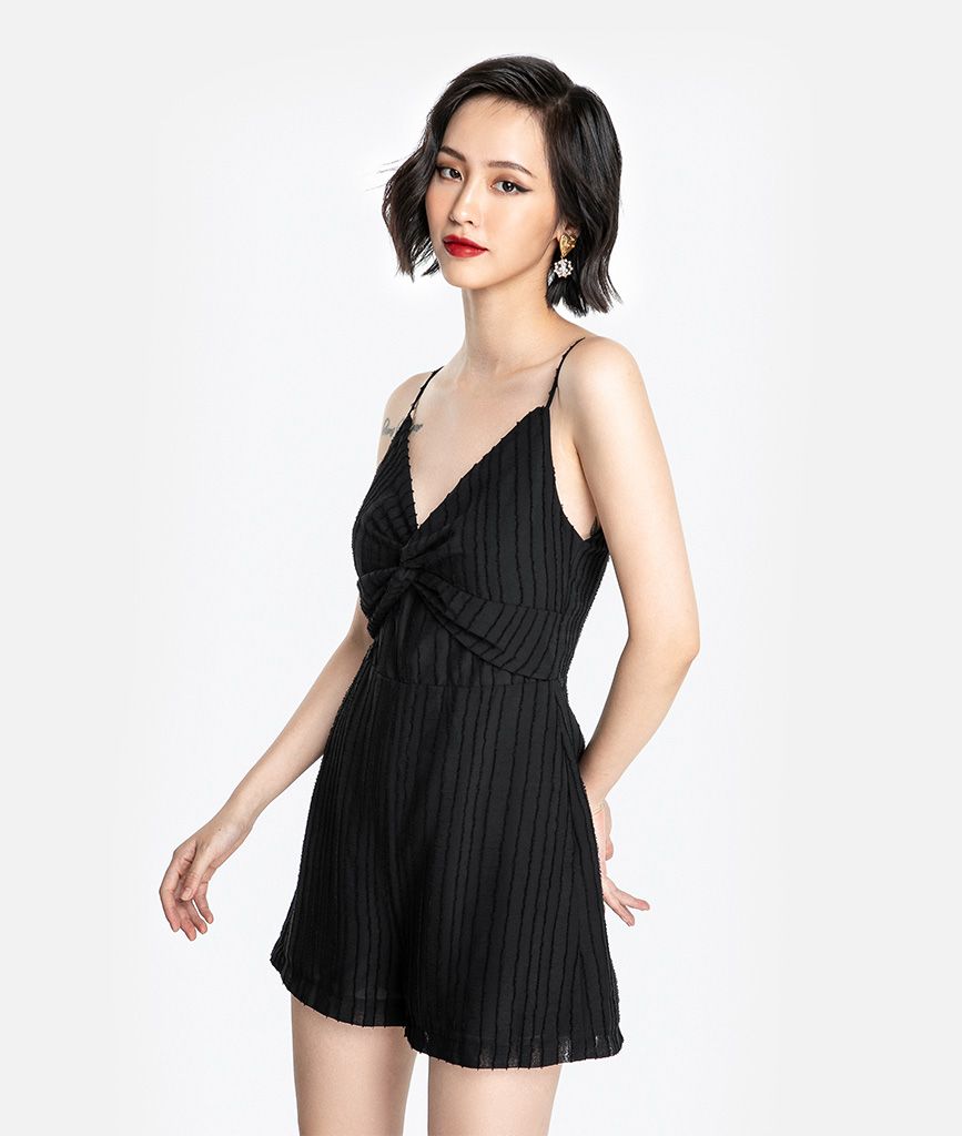 Jumpsuit short 2 dây xoắn ngực
