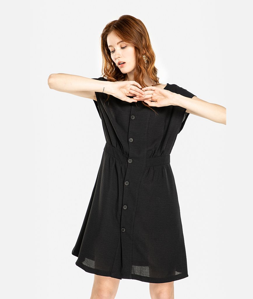 Đầm tay cánh dơi phối nút