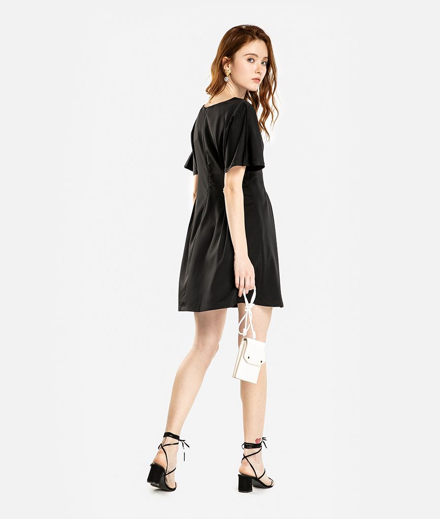 Đầm cổ V xếp ly eo