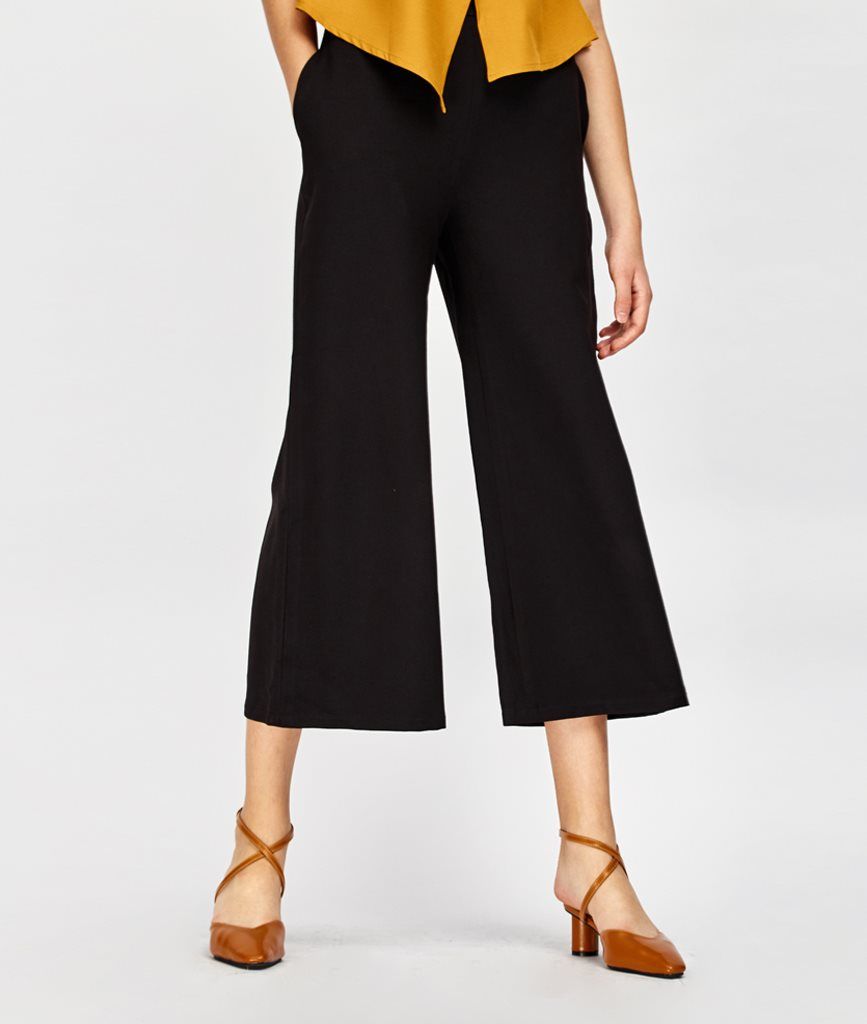 Quần Culottes Viền Hoa