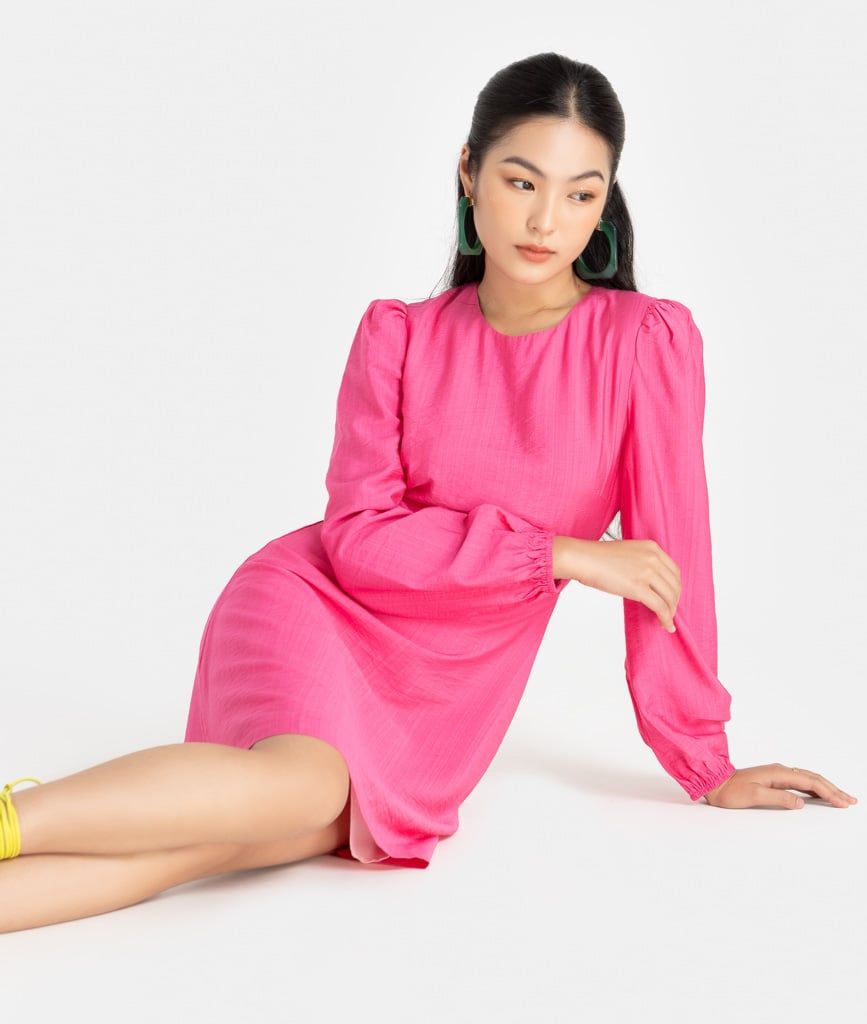 Đầm mini tay dài cutout lưng