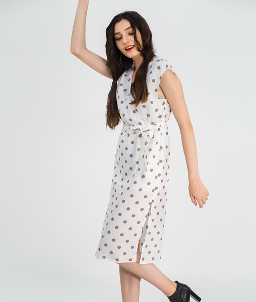 Đầm A tuysi xẻ tà