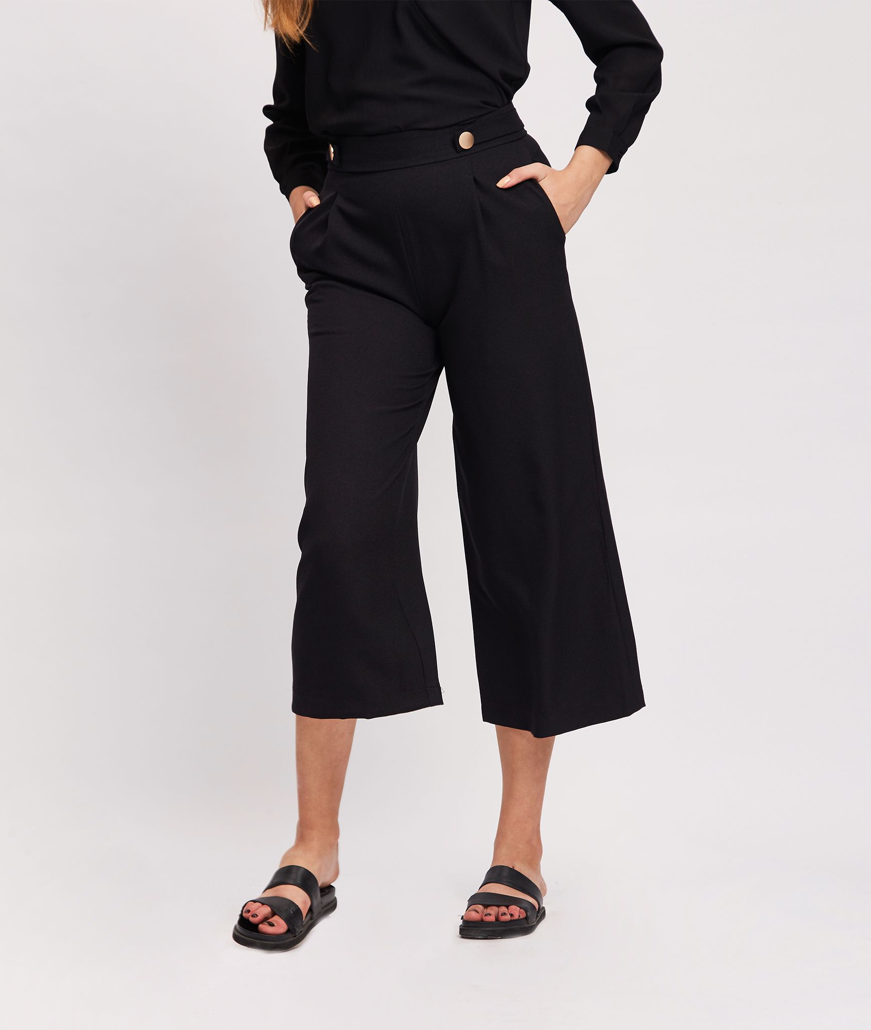 Quần Culottes Nút Vàng