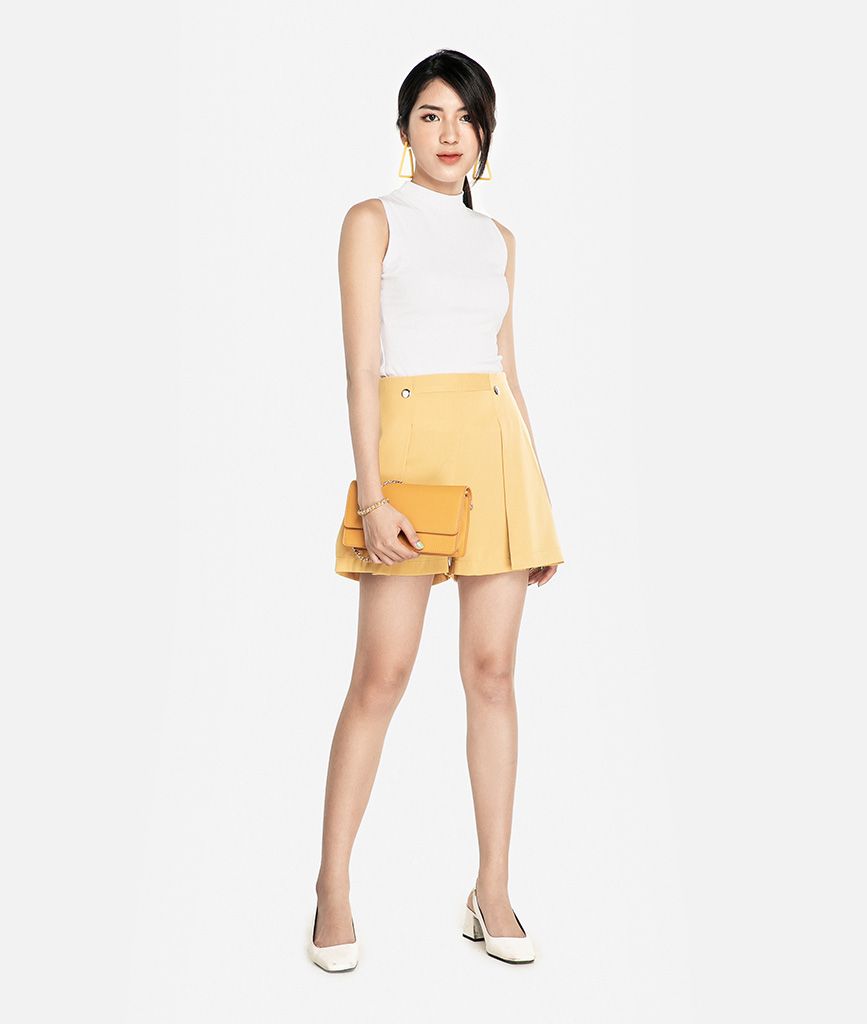 Quần short ly phối nút