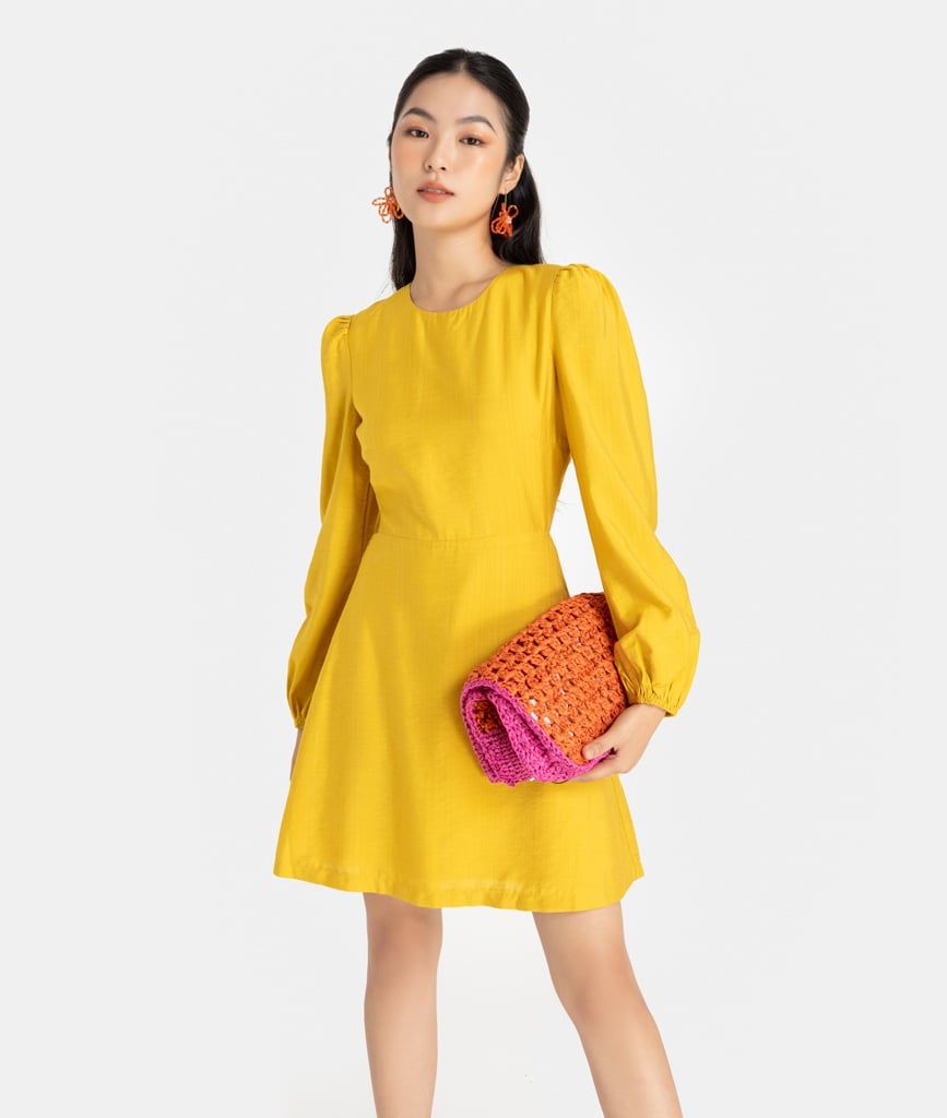 Đầm mini tay dài cutout lưng