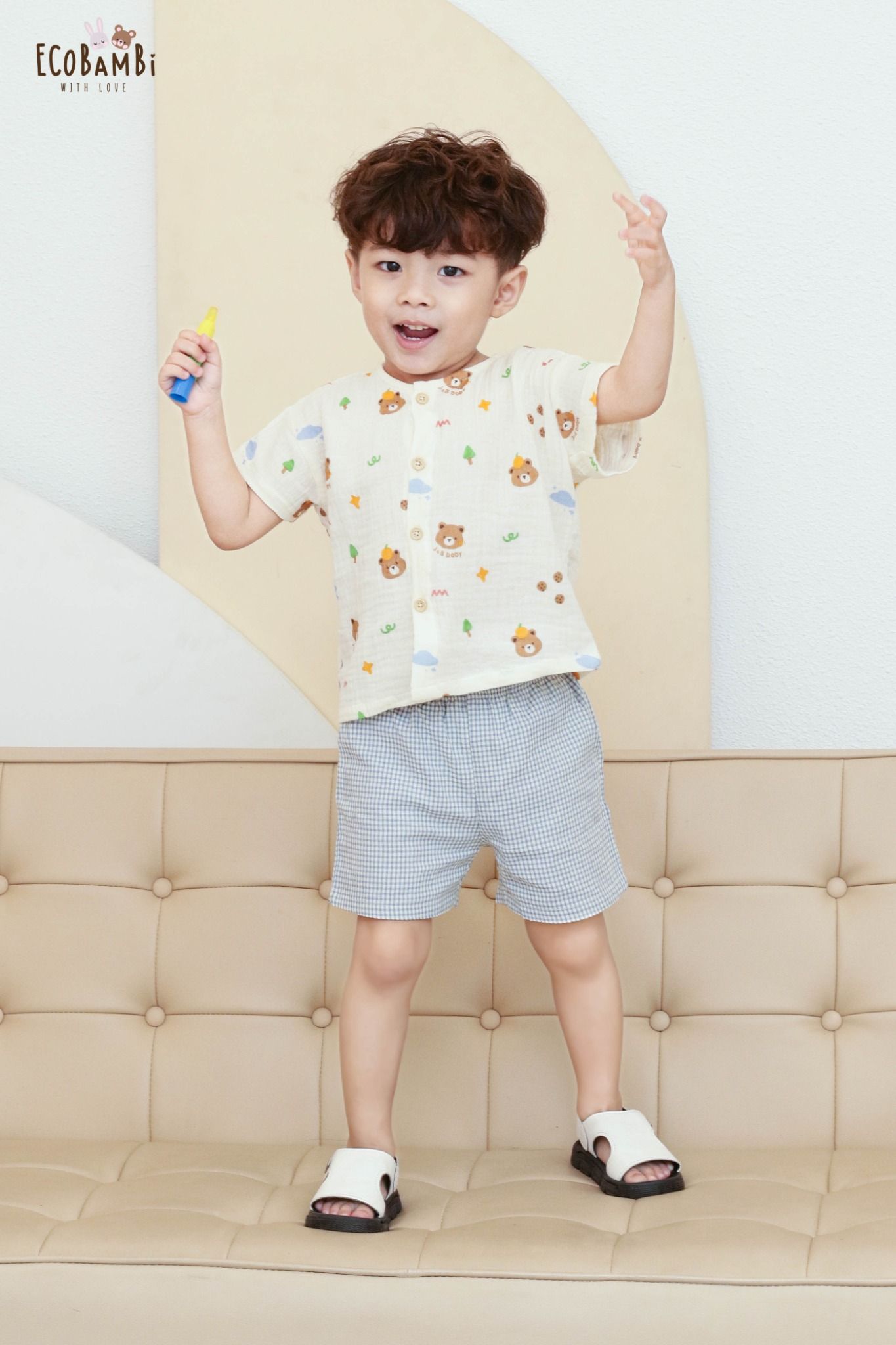 Bộ cotton Muslin Unisex tay ngắn, QUẦN SHORTS phong cách Hàn Quốc in Gấu phối quần kẻ sọc caro cho bé ECOBAMBI