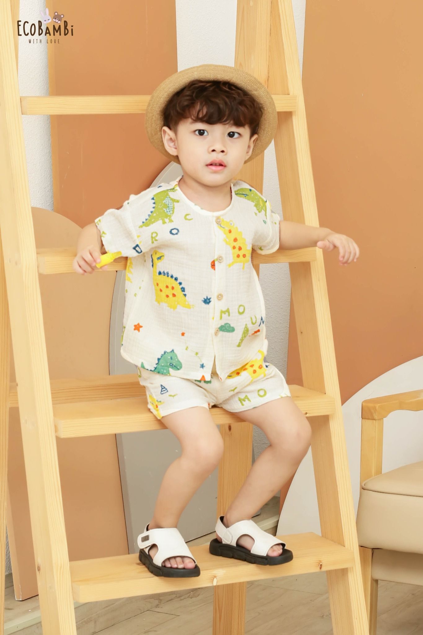 Bộ cotton Muslin Unisex tay ngắn, QUẦN SHORTS phong cách Hàn Quốc in Gấu phối quần kẻ sọc caro cho bé ECOBAMBI