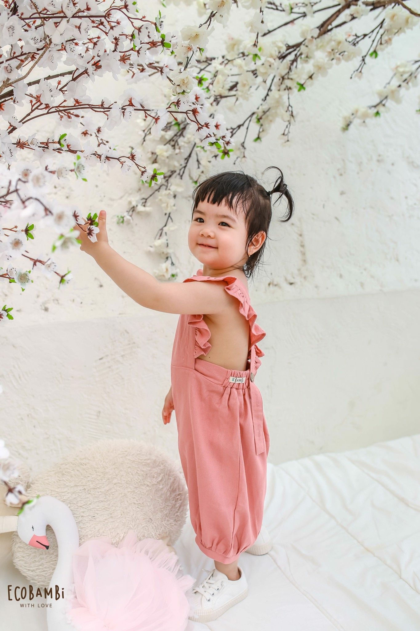 Jumpsuit linen dạng yếm bé gái